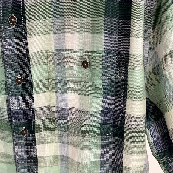 Tommy Bahama short sleeve button down shirt - Picture 3 of 6